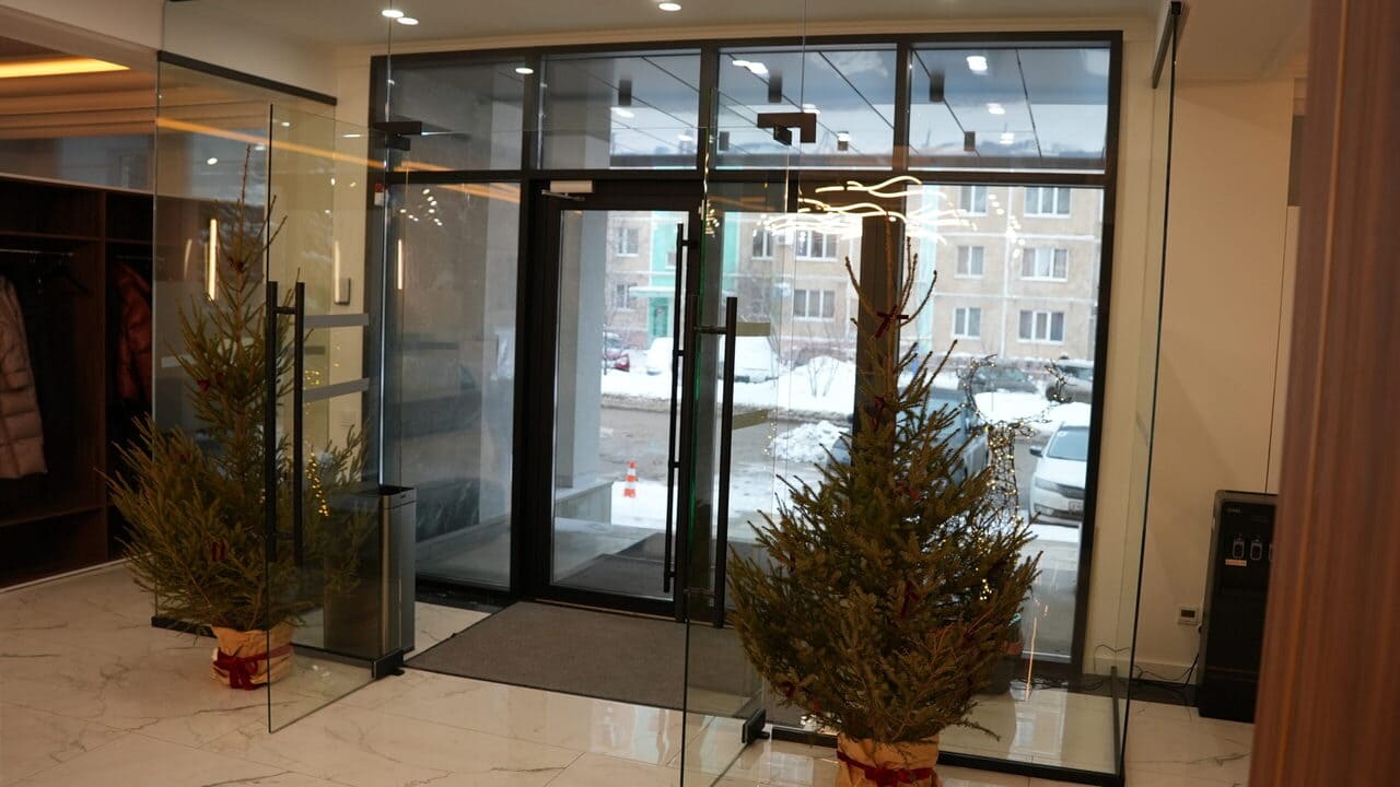 Вход в медицинский центр МаксиДент